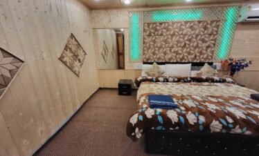 Kashmir Houseboat